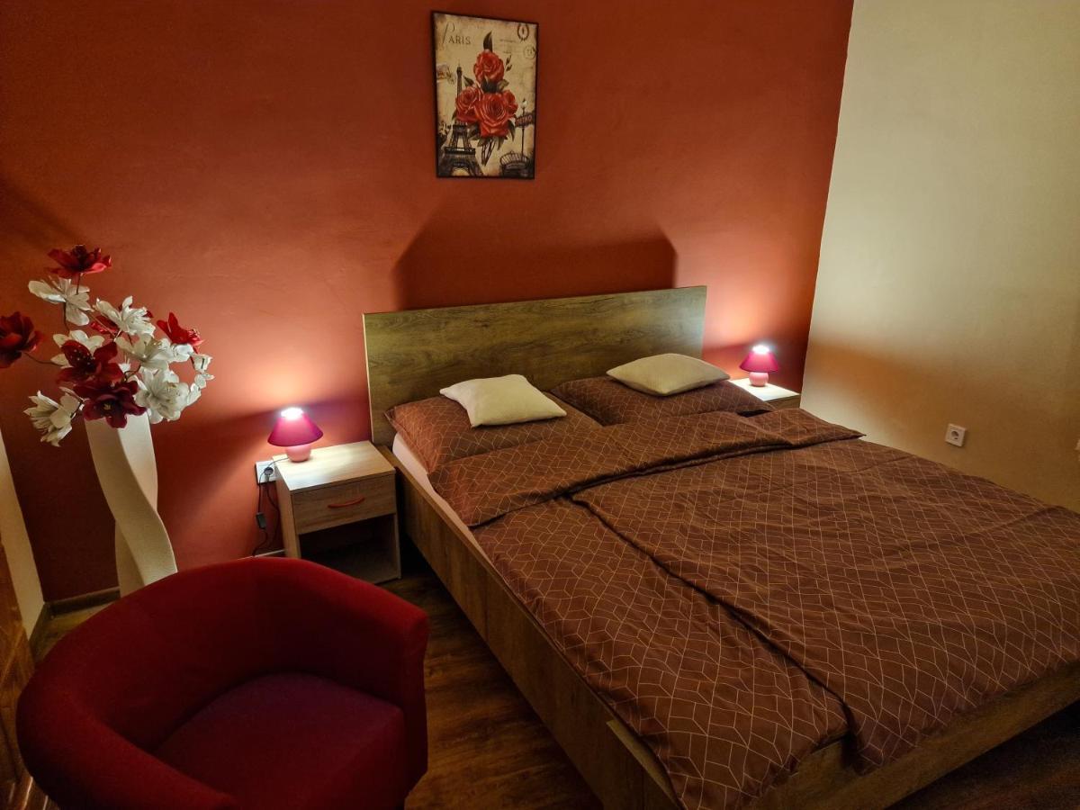 Matyas Apartman Tata Exteriér fotografie