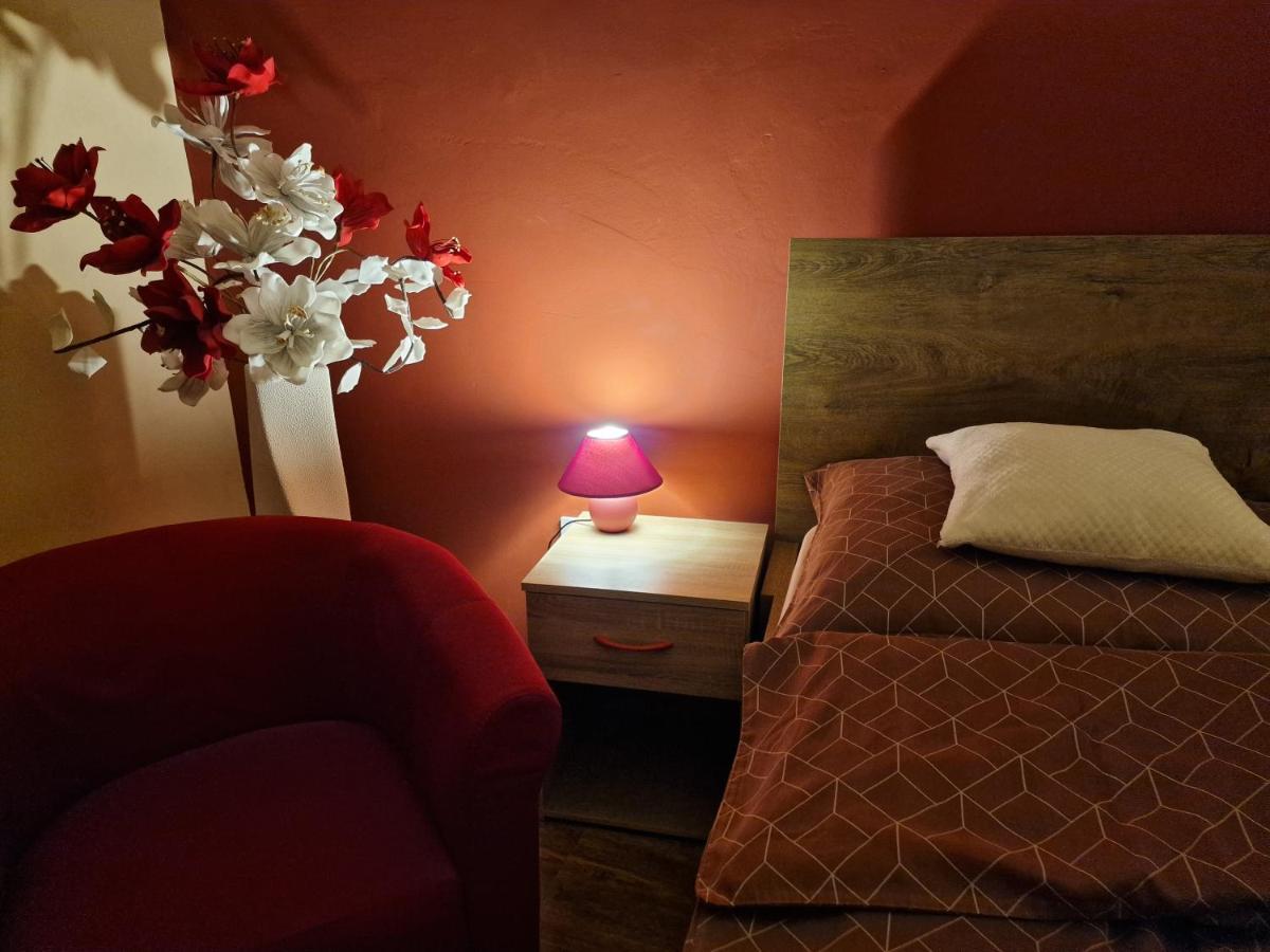 Matyas Apartman Tata Exteriér fotografie